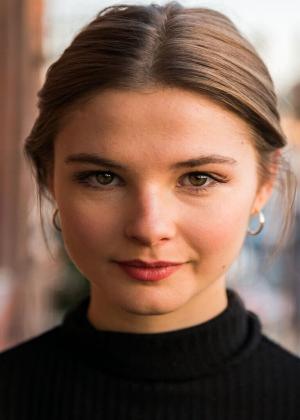 Stefanie Scott